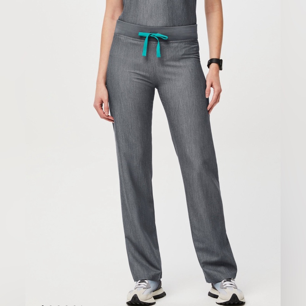 FIGS Livingston Women’s Scrub Pants.  Size M Graphite